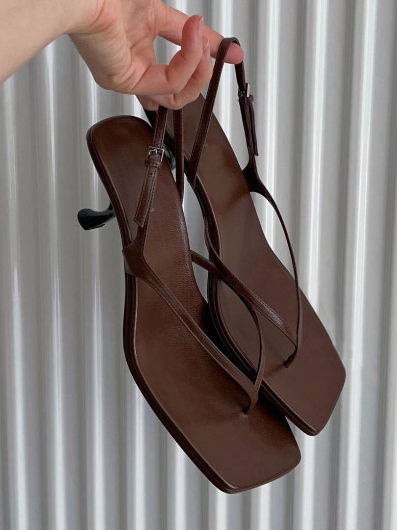 Celeste minimalistiske stilet-sandaler