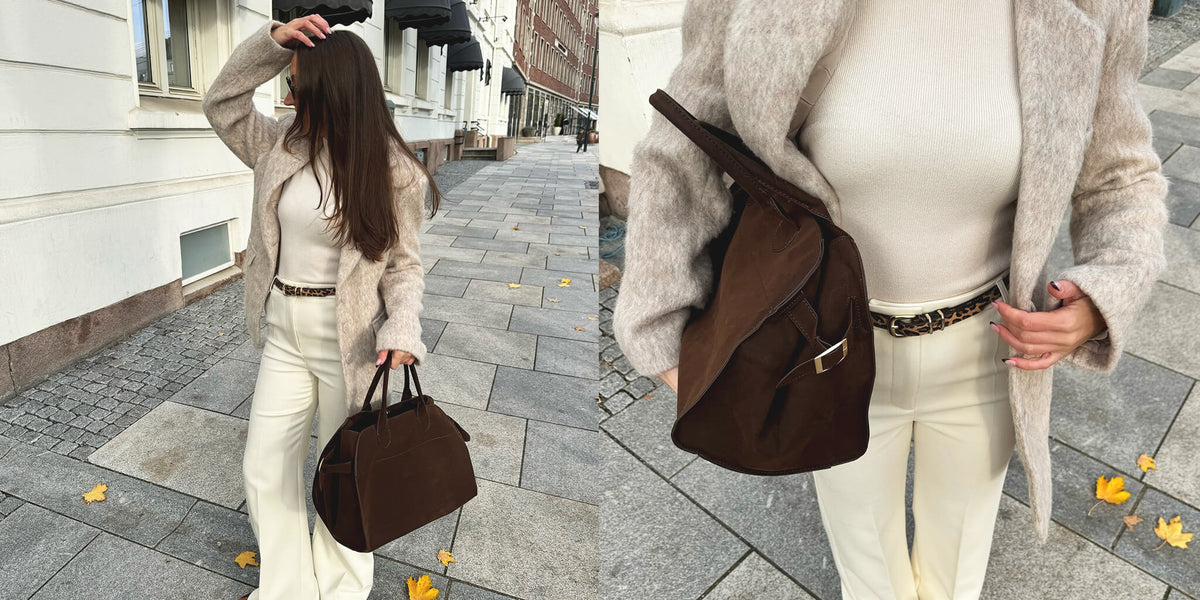 Gade-stil i cremefarvede lag med en brun håndtaske, vist som et helt outfit og i nærbillede.