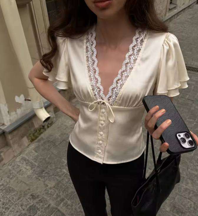 Greta satin knapbluse