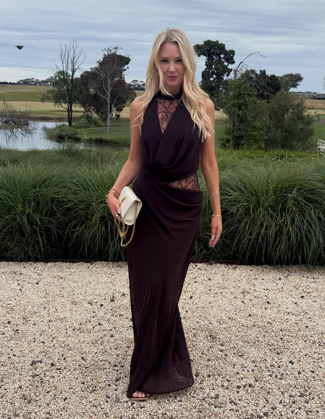 Sienna maxi-kjole i blonde med halterneck