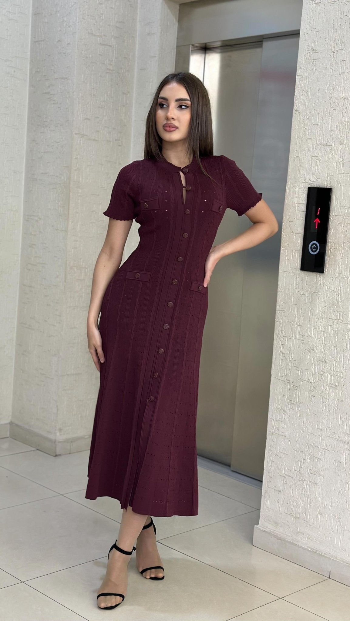 Margot strikket midi-kjole med knapper foran