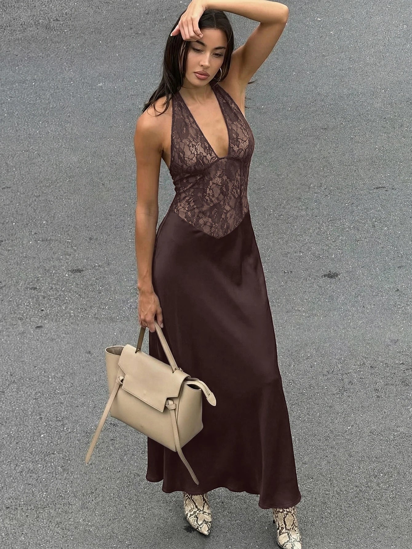 Iris halter rygfri blondekjole