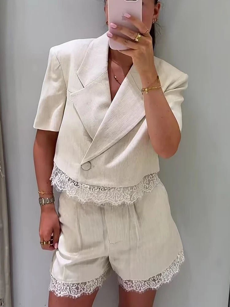 Margot kort to-delt sæt med blonde detaljer