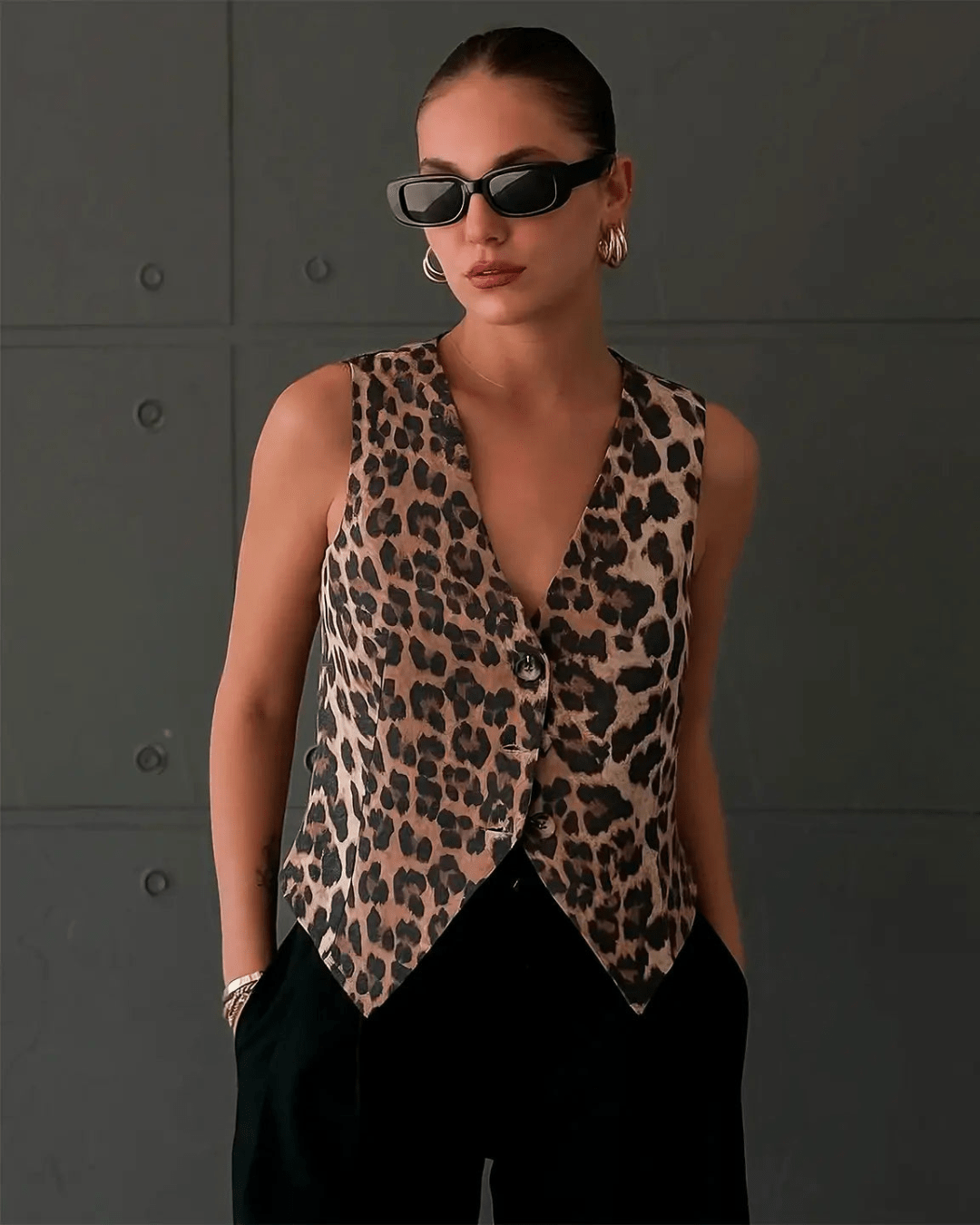 Monica vest med leopardprint