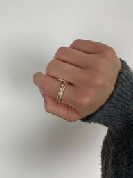 Amia strålende zirkonia båndring