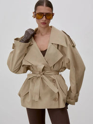 Donna trenchcoat med snøre og ståkrave