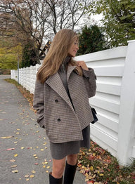 Emilia Houndstooth-knappet ståkravejakke