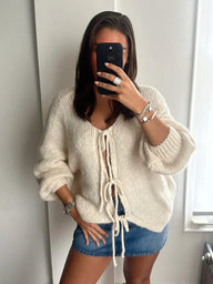 Emma strikket cardigan med sløjfedesign