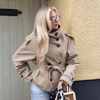 Kiarra cropped trenchcoat med ståkrave