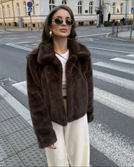 Maddie kort frakke med kunstpelskrave