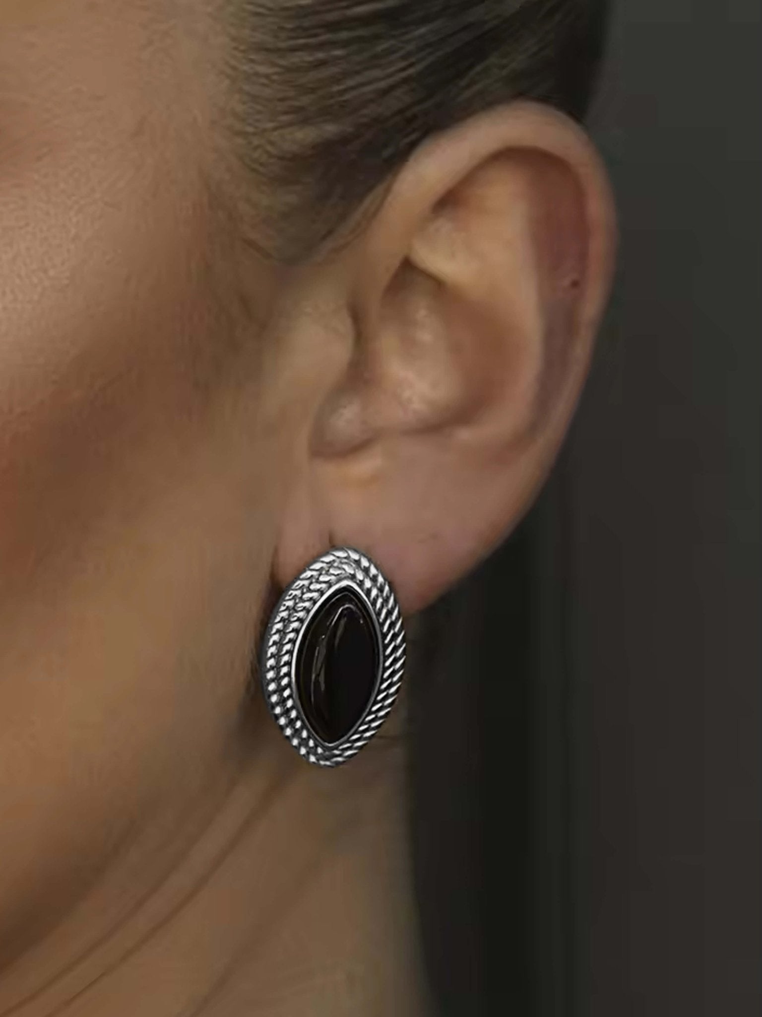 ZEYA - Regina Leaf - Shaped Earrings