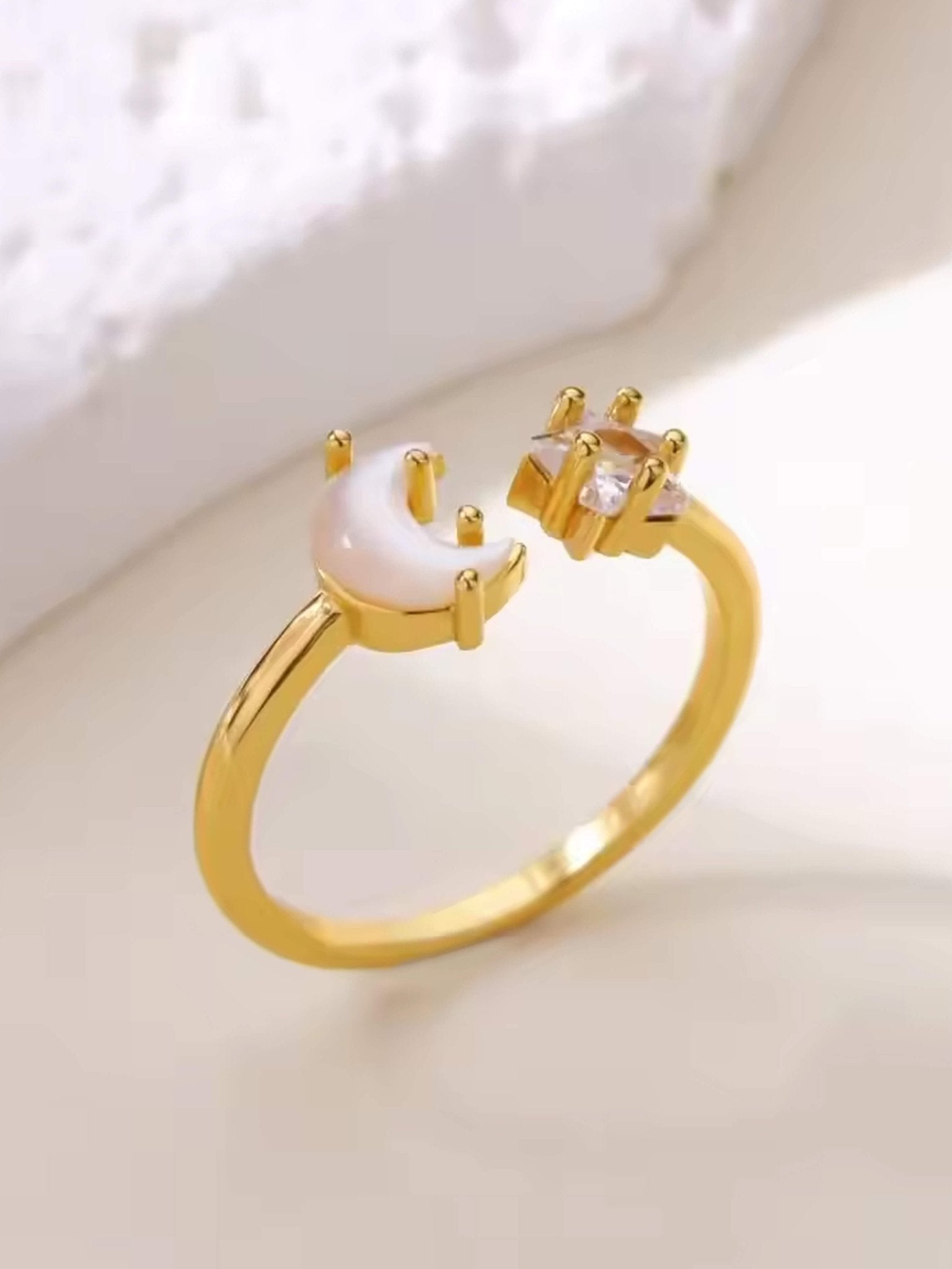 ZEYA - Sofia Moon and Star Ring